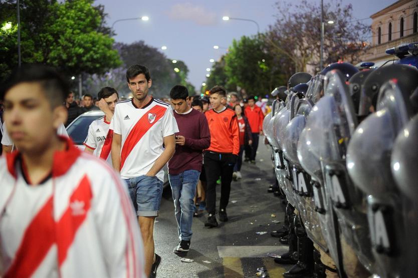 River Plate - Boca Juniors finali olaylar nedeniyle ertelendi