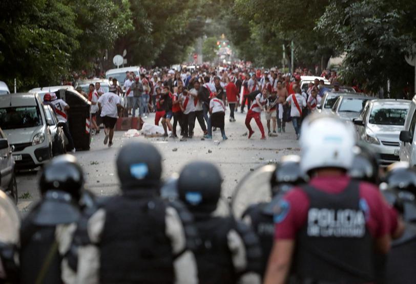 River Plate - Boca Juniors finali olaylar nedeniyle ertelendi