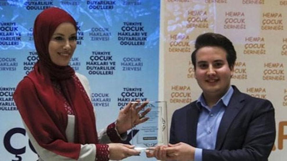 Gamze Özçelik tesettüre girdi