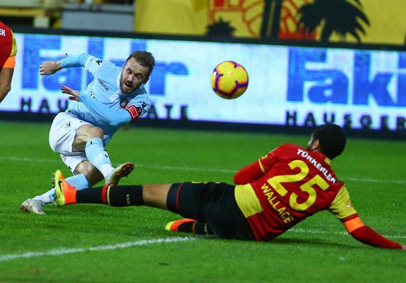 Başakşehir farkı açıyor