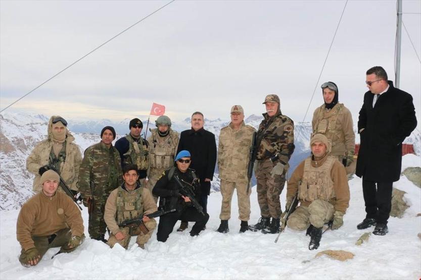 Hakkari Valisi Yüksekova Üs Bölgesini ziyaret etti
