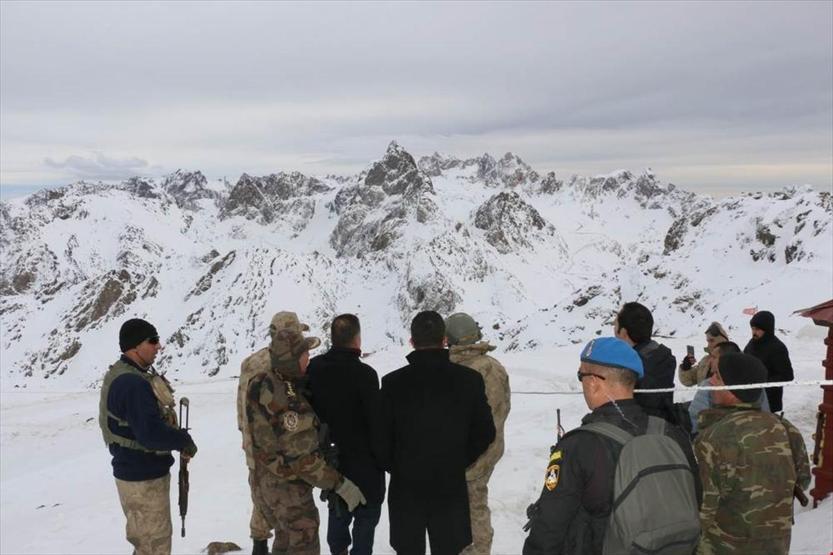 Hakkari Valisi Yüksekova Üs Bölgesini ziyaret etti