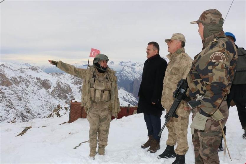 Hakkari Valisi Yüksekova Üs Bölgesini ziyaret etti