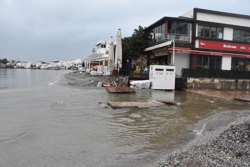 Bodrumda selin yaraları sarılıyor
