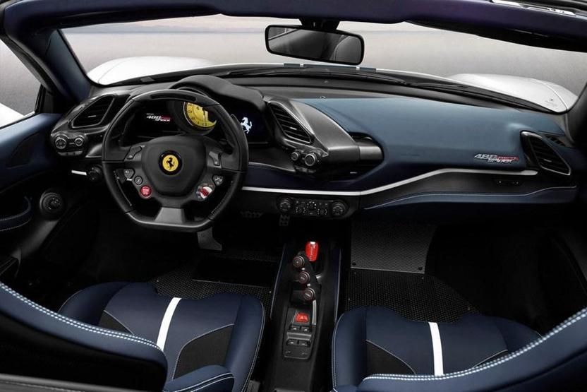 Yılın Süper Otomobili Ferrari 488 Pista oldu