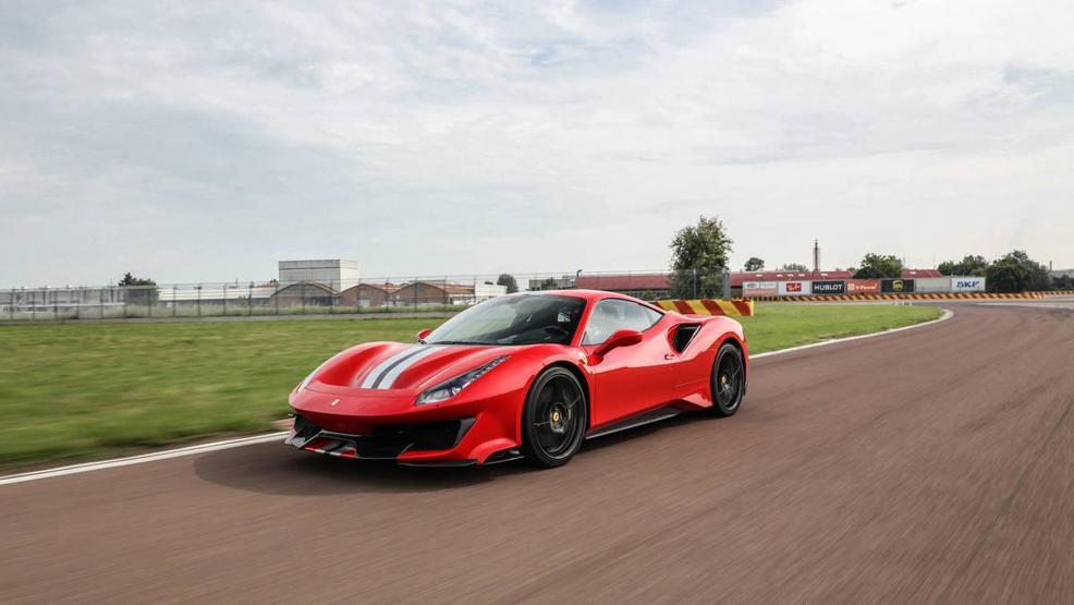 Yılın Süper Otomobili Ferrari 488 Pista oldu