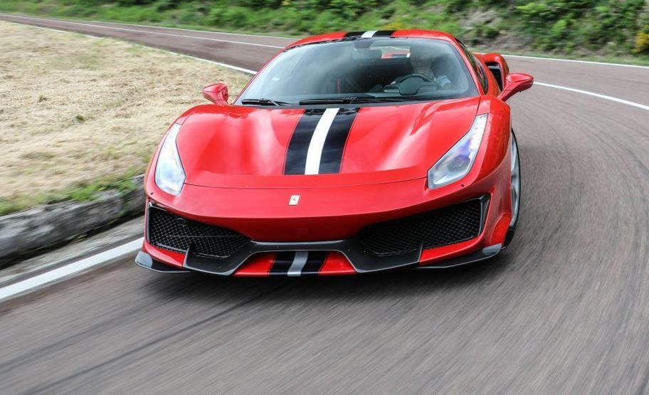 Yılın Süper Otomobili Ferrari 488 Pista oldu