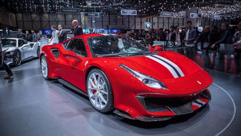 Yılın Süper Otomobili Ferrari 488 Pista oldu