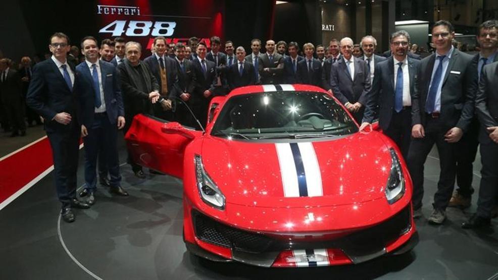 Yılın Süper Otomobili Ferrari 488 Pista oldu