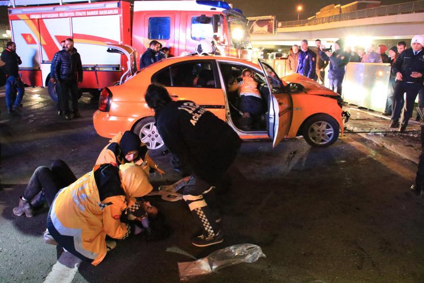 Taksi kontrolden çıktı: Ankarada korkunç kaza