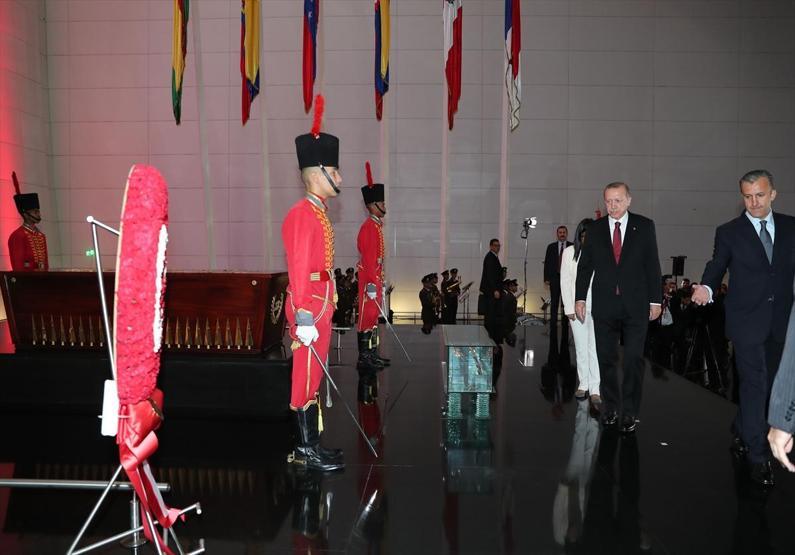 Cumhurbaşkanı Erdoğan Bolivarın mezarını ziyaret etti