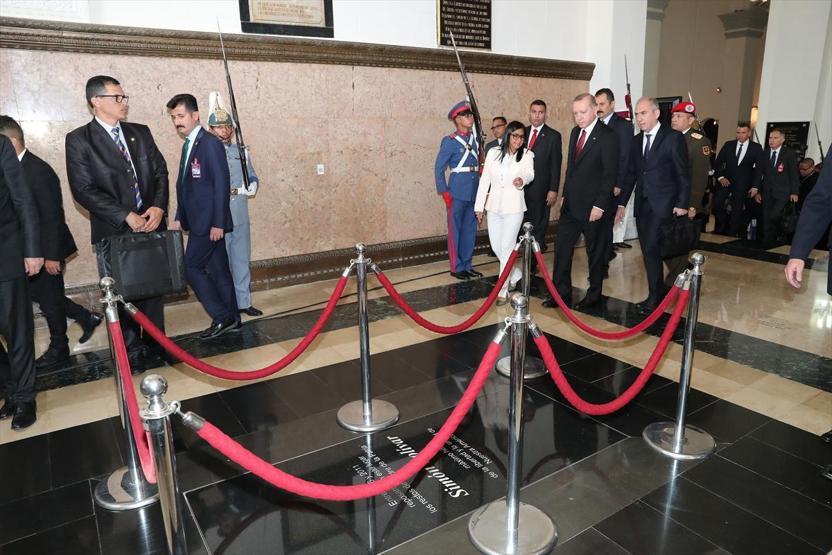 Cumhurbaşkanı Erdoğan Bolivarın mezarını ziyaret etti