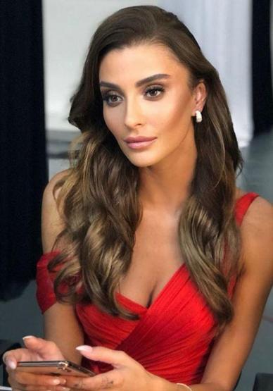 Özge Ulusoydan Hacı Sabancıya mesaj mı var