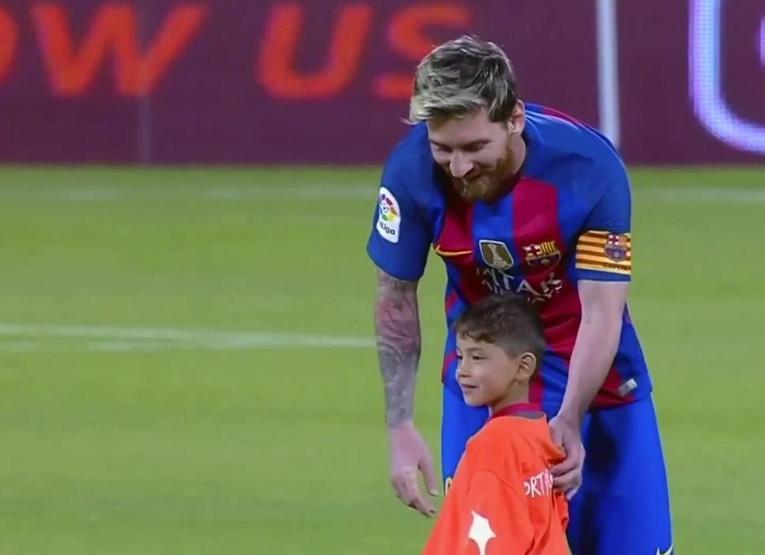 Poşetten Messi forması giyen Murtaza Ahmadinin ağlatan hikayesi