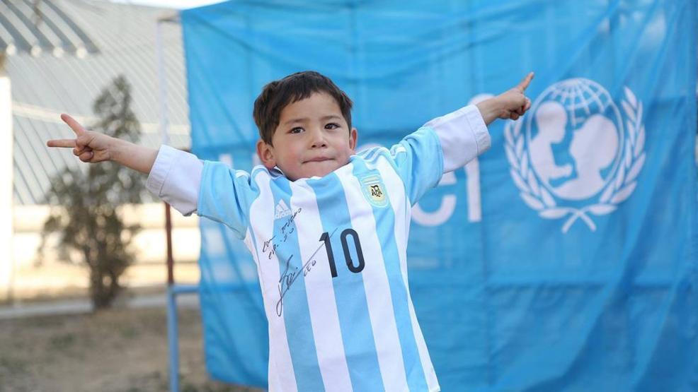 Poşetten Messi forması giyen Murtaza Ahmadinin ağlatan hikayesi