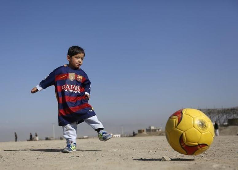 Poşetten Messi forması giyen Murtaza Ahmadinin ağlatan hikayesi