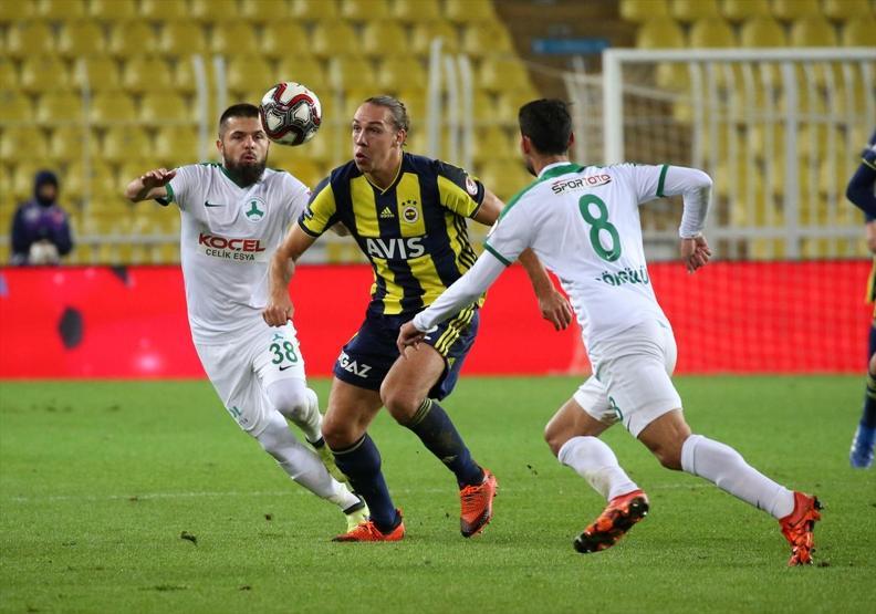 İslam Slimani gol sessizliğini bozdu