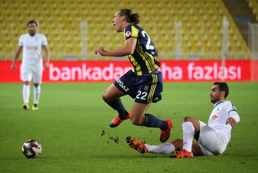 İslam Slimani gol sessizliğini bozdu