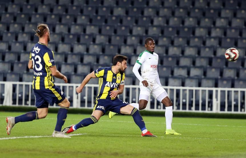 İslam Slimani gol sessizliğini bozdu