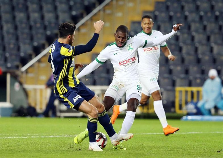 İslam Slimani gol sessizliğini bozdu