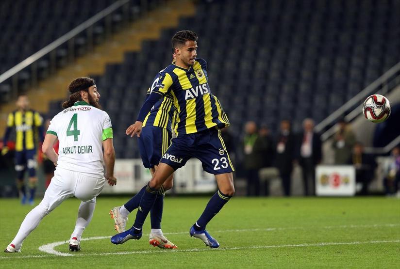 İslam Slimani gol sessizliğini bozdu