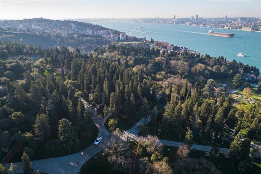 Boğaz manzaralı millet bahçesi