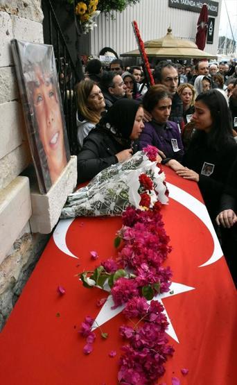 Şampiyon dansçı, Bodrumda son yolculuğa uğurlandı