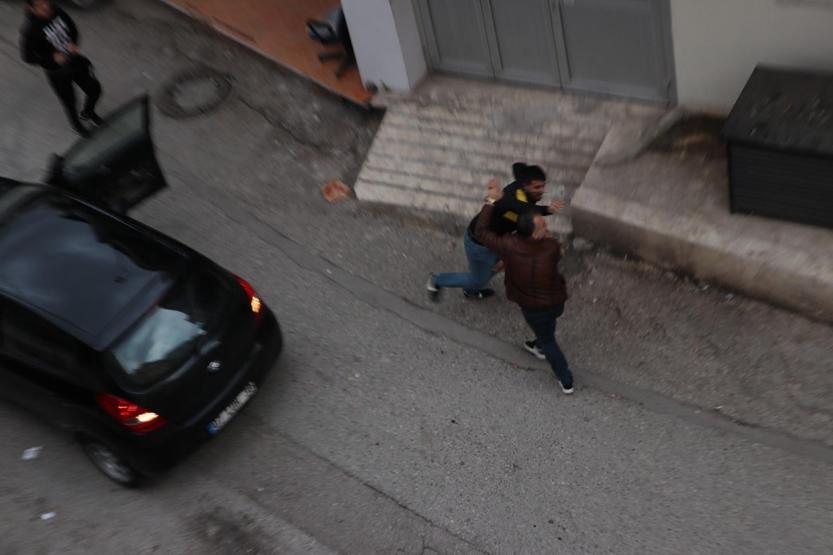 Antalyadaki sokak ortasındaki silahlı kavga kamerada