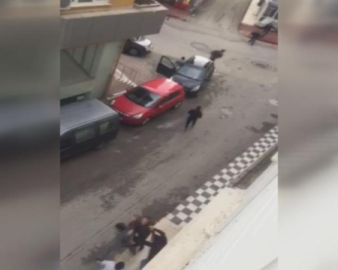 Antalyadaki sokak ortasındaki silahlı kavga kamerada