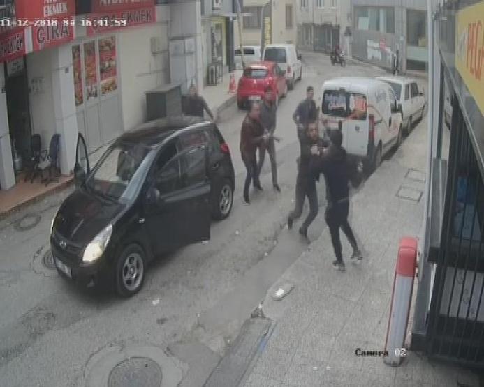 Antalyadaki sokak ortasındaki silahlı kavga kamerada