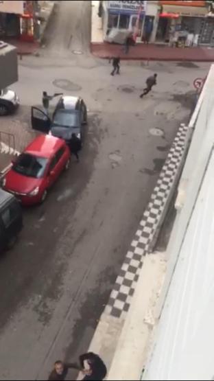 Antalyadaki sokak ortasındaki silahlı kavga kamerada