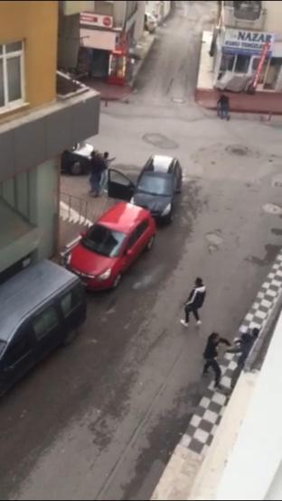 Antalyadaki sokak ortasındaki silahlı kavga kamerada