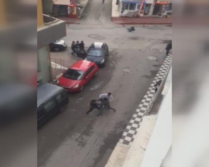 Antalyadaki sokak ortasındaki silahlı kavga kamerada