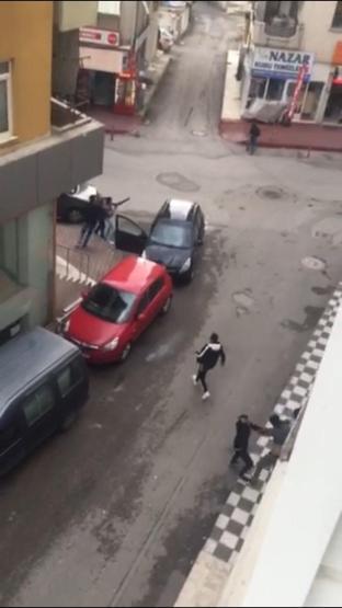 Antalyadaki sokak ortasındaki silahlı kavga kamerada