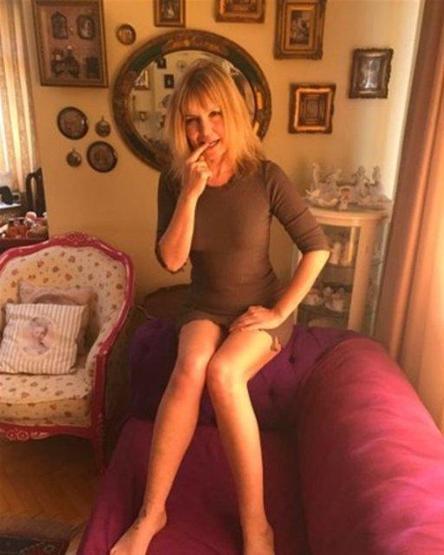 Seda Akgül bacak pozuyla sosyal medyayı salladı
