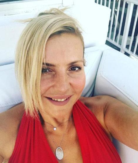 Seda Akgül bacak pozuyla sosyal medyayı salladı