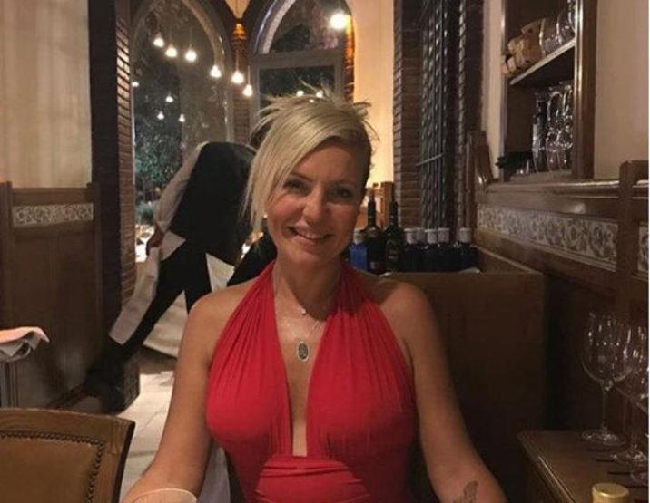 Seda Akgül bacak pozuyla sosyal medyayı salladı