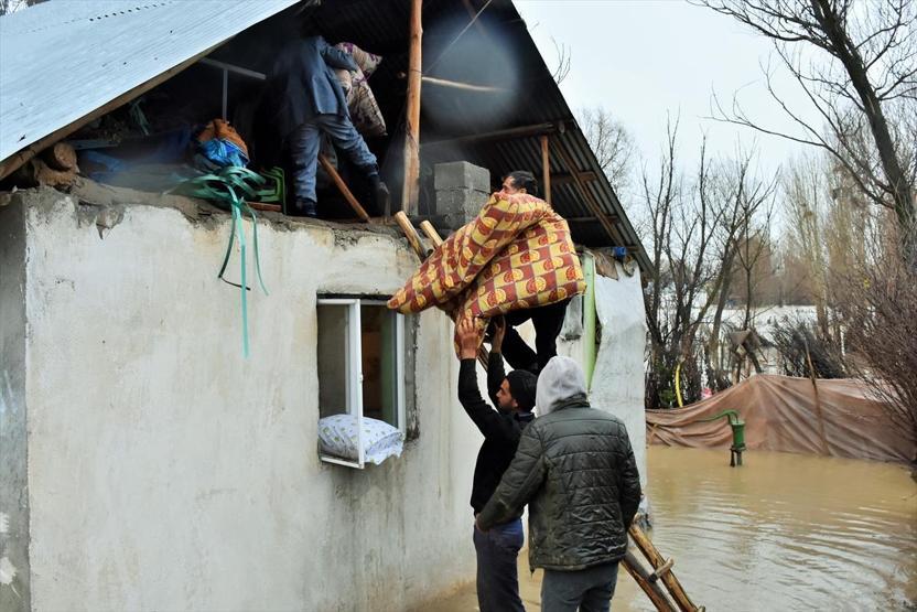 Dere taştı, ortaya bu görüntüler çıktı
