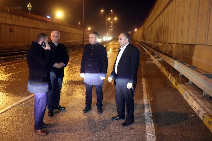Su borusu patladı kara yolu ulaşıma kapandı