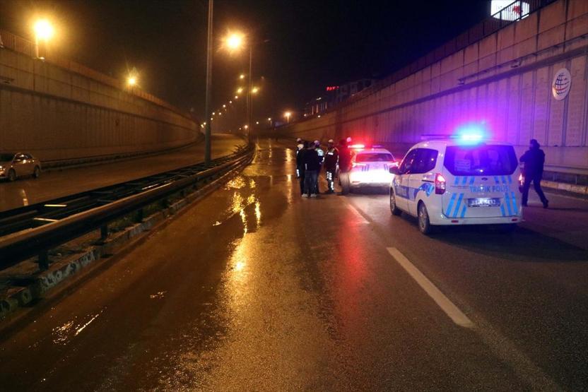 Su borusu patladı kara yolu ulaşıma kapandı