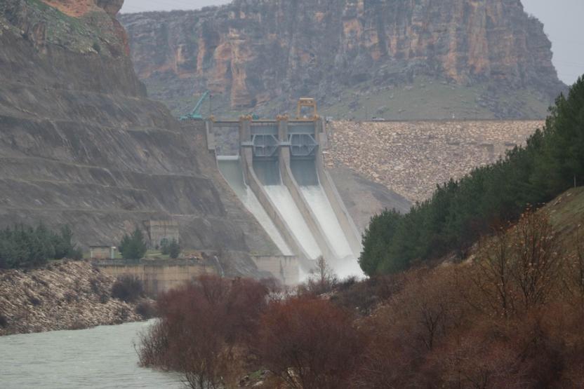 Dicle Barajının yeni kapağı 7 TIR ile taşındı