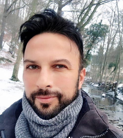 Tarkan bu kez kendini tiye aldı