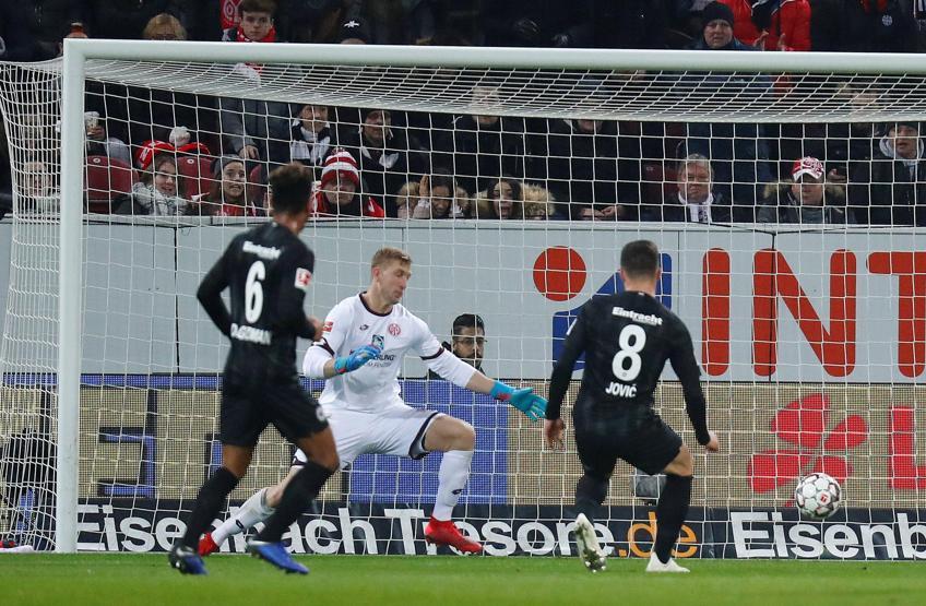 Benficanın 60 milyon euroluk hatası: Luka Jovic