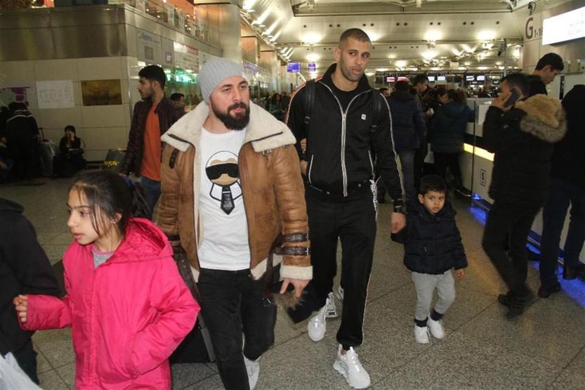 Slimani mendil satan çocuğa 100 lira harçlık verdi