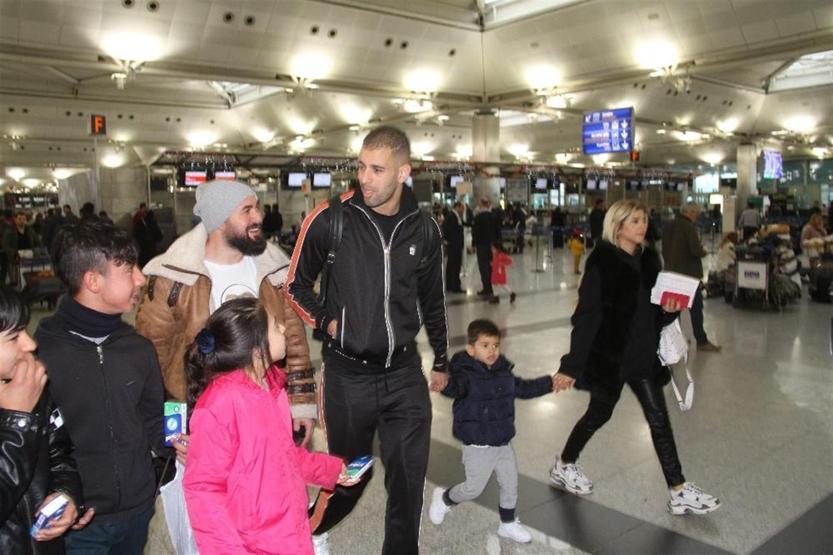 Slimani mendil satan çocuğa 100 lira harçlık verdi