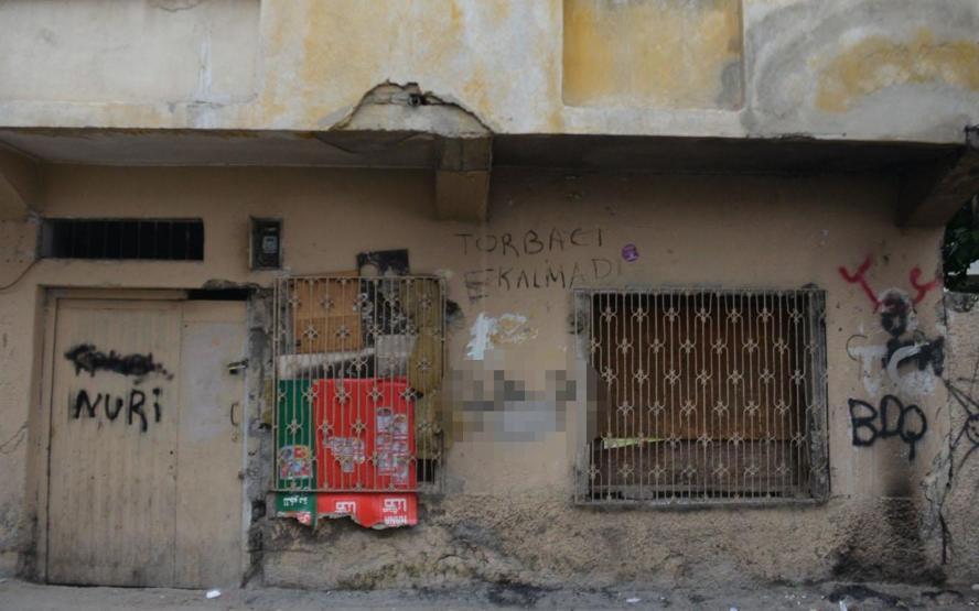 Adanada dikkat çeken duvar yazısı: Torbacı kalmadı