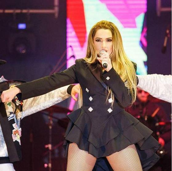 Hadisenin konser elbisesi büyük beğeni topladı