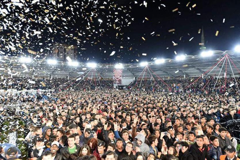 Hadisenin konser elbisesi büyük beğeni topladı