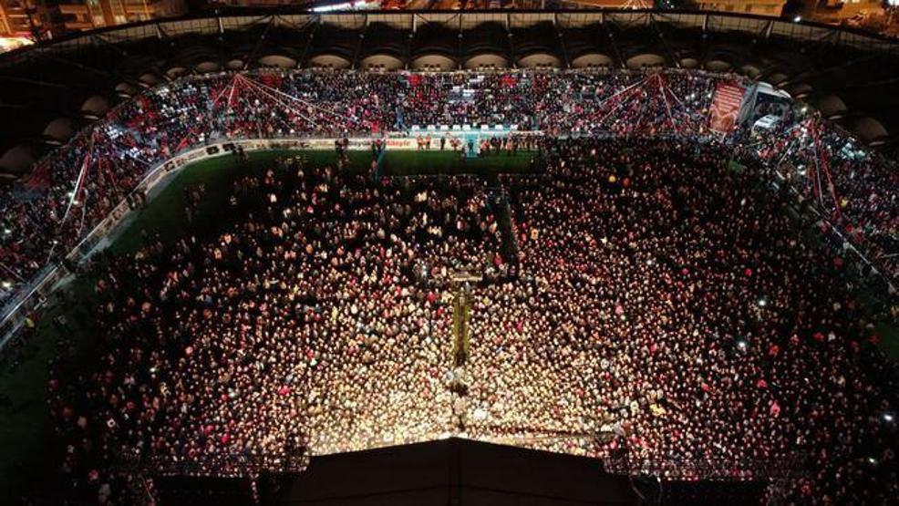 Hadisenin konser elbisesi büyük beğeni topladı