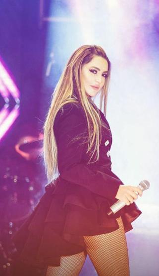 Hadisenin konser elbisesi büyük beğeni topladı